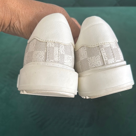 NEW Steve Madden White Sneakers with Textured Pattern 9.5 - Picture 4 of 7
